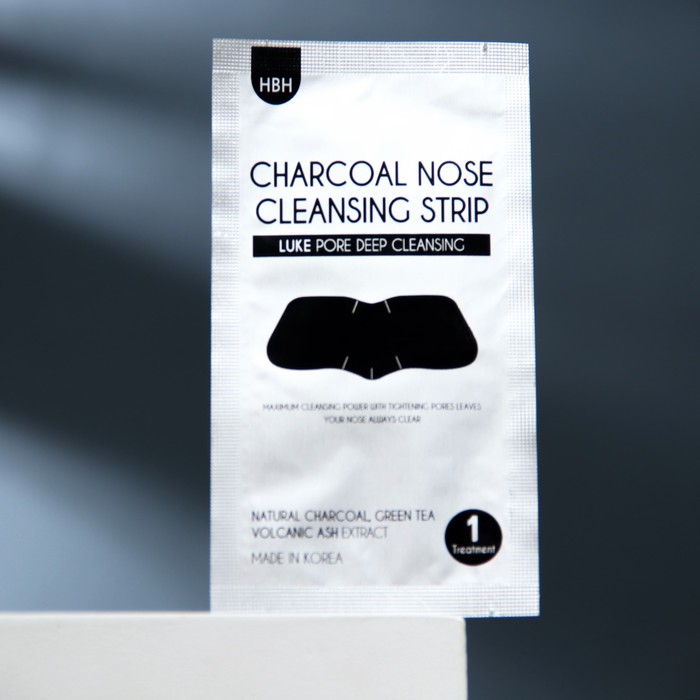 Очищающая угольная полоска от черных точек "Luke Charcoal Nose Cleansing Strip", 1 шт оптом
