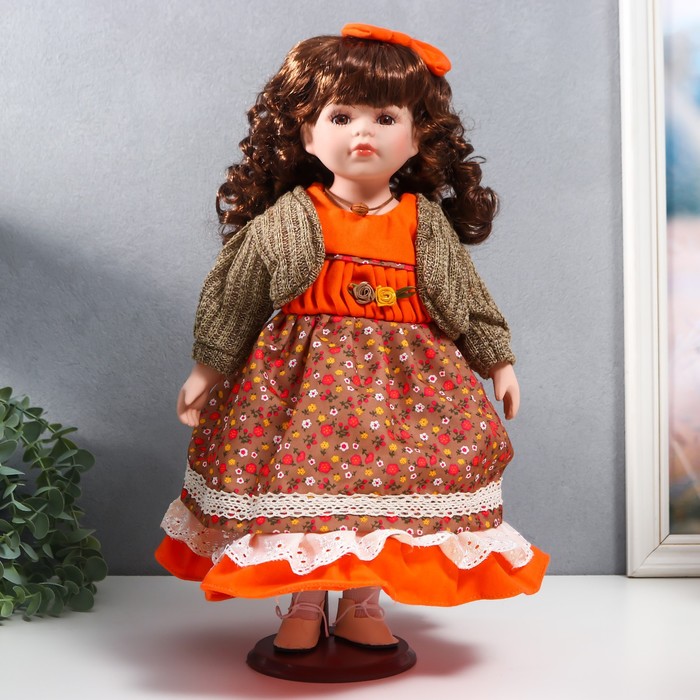 Кукла коллекционная керамика "Вера в платье с мелкими цветами и горчичном джемпере" 40 см оптом