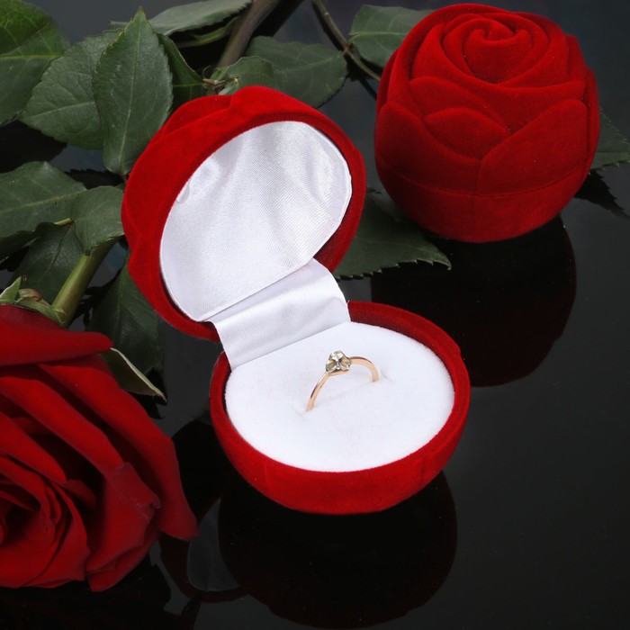 Футляр бархатный под кольцо "Роза" крупная, 5*5,5*5, цвет красный, вставка белая оптом