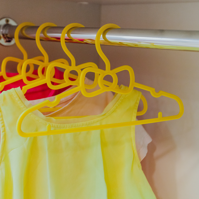 Вешалка-плечики для одежды детская, размер 30-34, цвет МИКС оптом